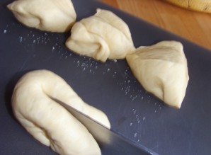 Булочки-сердечки с сахаром 