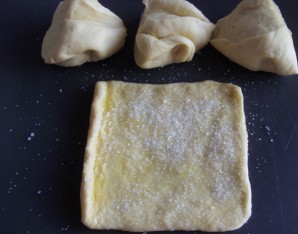 Булочки-сердечки с сахаром 