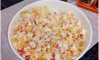Крабовый салат &mdash; ингредиенты