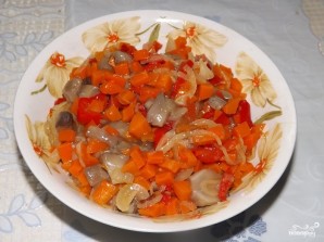 Солянка грибная на зиму с томатной пастой 
